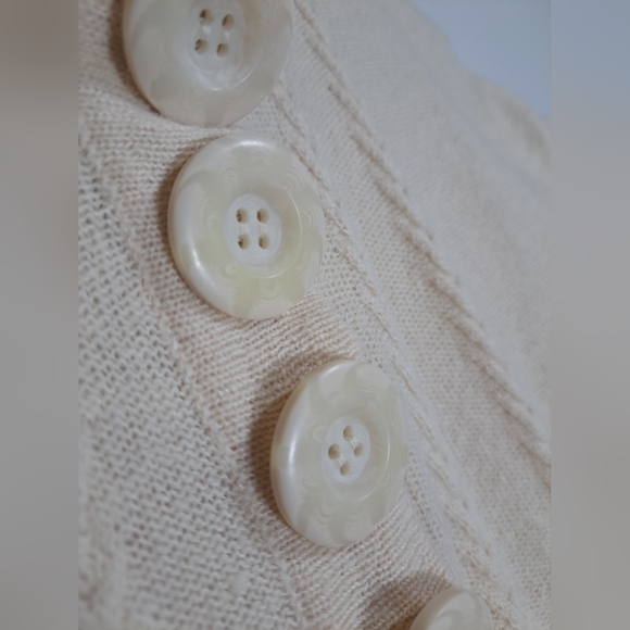 Kensie Cream Short Sleeve Sweater Dress Size Small - Picture 3 of 6